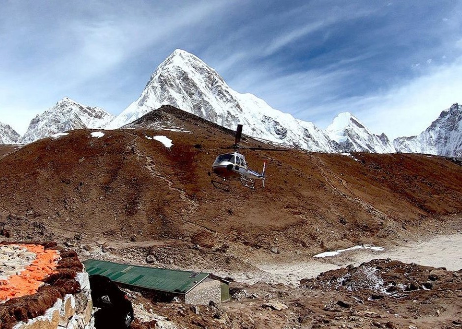 Helicopter tour in the Everest 